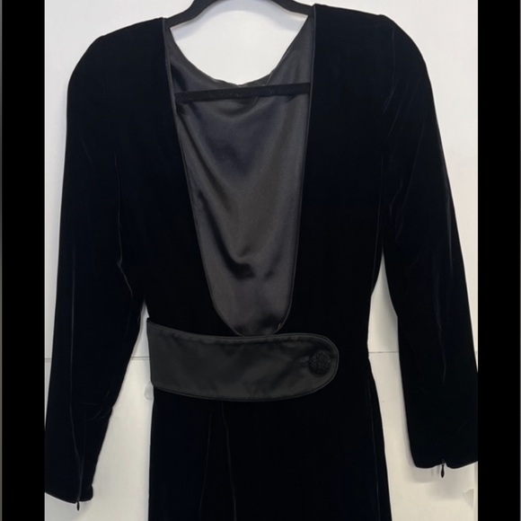 VALENTINO Vintage Black Backless Velvet Gown - Picture 8 of 8
